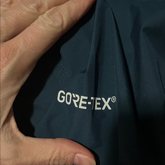 The North Face girls size 7/8  Navy Raincoat - Picture 4 of 9